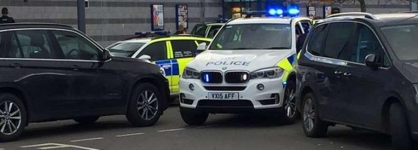 احتجاز رهائن من قبل مسلح في مجمع ترفيهي شمال غرب لندن