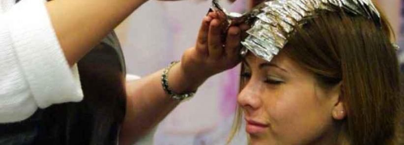 تحذير خطير للنساء مما تسببه صبغة الشعر