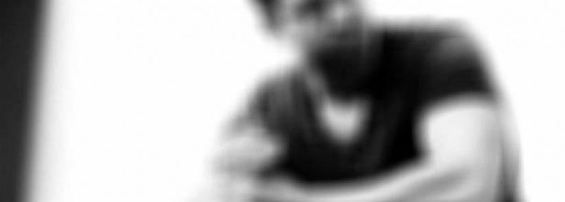 ممثل شهير في المستشفى بعد تعرّضه لحادثٍ مروّع على دراجته النارية