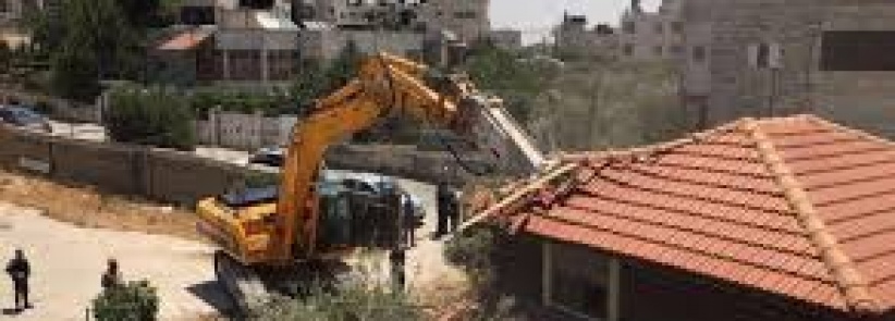 الاحتلال يهدم أساسات منشآت سكنية في بيت حنينا بالقدس