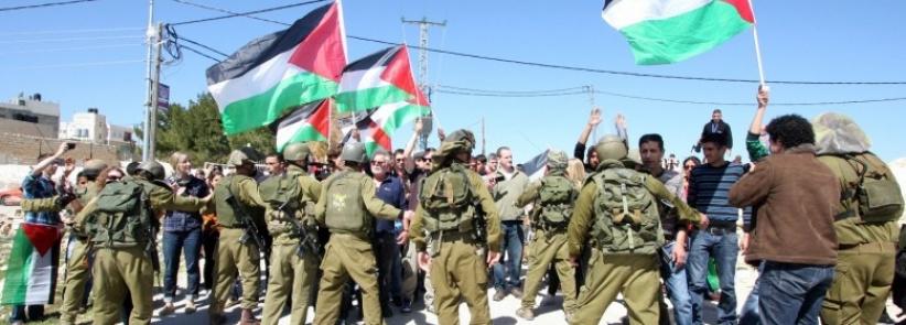 الاحتلال يقمع مسيرة 