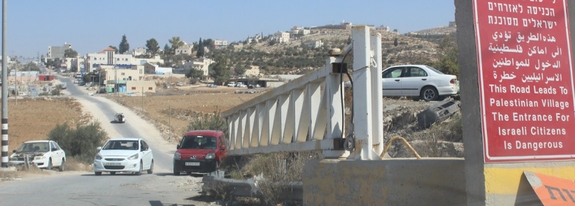 الاحتلال يفتح البوابة العسكرية على مدخل بيت عوا بعد أكثر من شهرين من الإغلاق