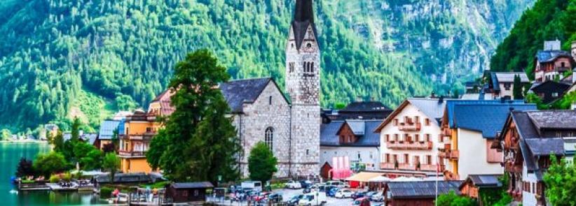 بالصور.. بحيرة هالشتاتر سي جنة الله على الأرض