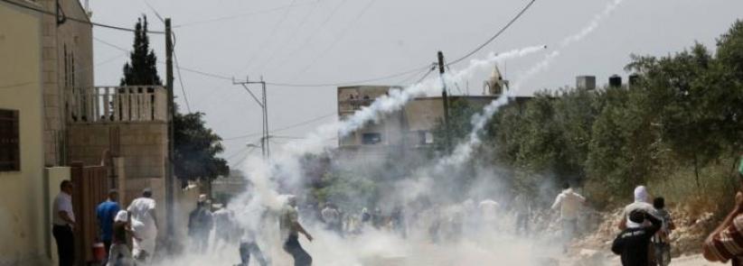 إصابات بالاختناق في صفوف الطلبة والمدرسين خلال مواجهات شرق بيت لحم