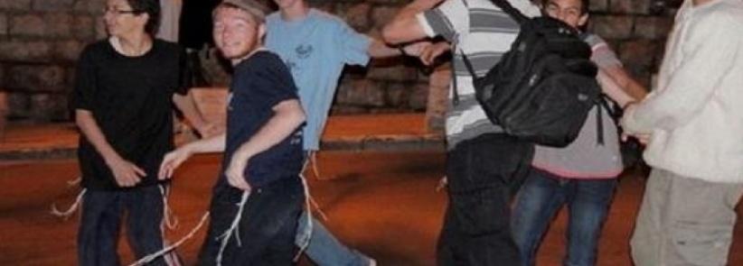 إصابة مواطنين عقب استهداف مستوطنين مركبتهما جنوب نابلس