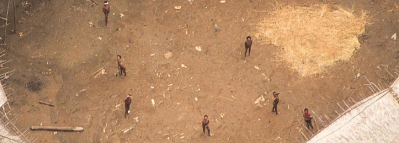 بالصور.. لقطات لا تصدق لقبيلة بدائية تعيش في مجاهل الأمازون