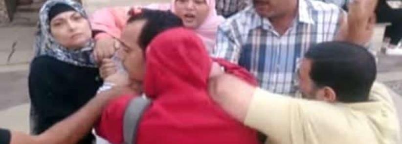 شاهد| ضرب أب مصري من أهل طليقته أثناء رؤية ابنته!