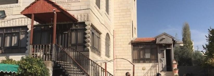 اصابة طفلين بجروح خطيرة باندلاع حريق شمال القدس