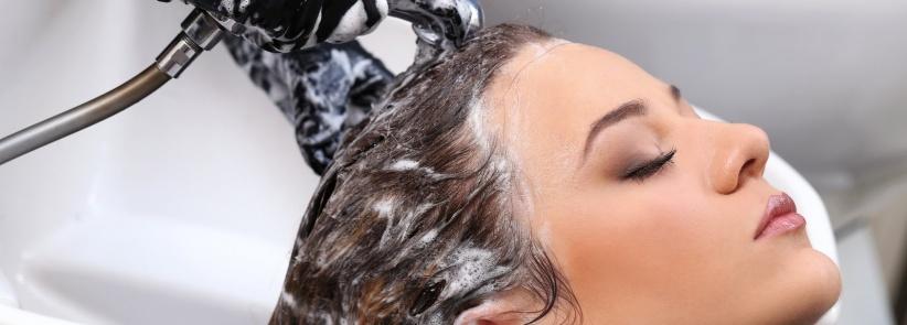 هل تستخدمين الشامبو الجاف بطريقة خاطئة؟