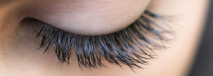 زيوت لتطويل الرموش طبيعياً