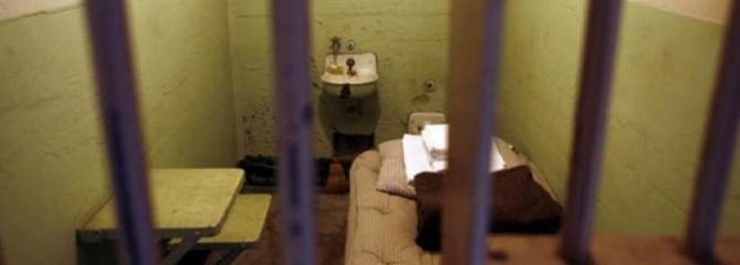 شهادات حية من داخل السجون: جر لمسافات طويلة و احتجاز في زنازين قذرة