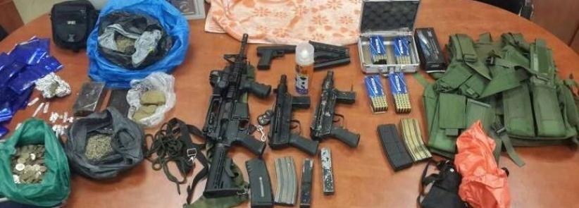 الاحتلال يدعي ضبط قطع سلاح داخل طرود بريدية متجهة لغزة