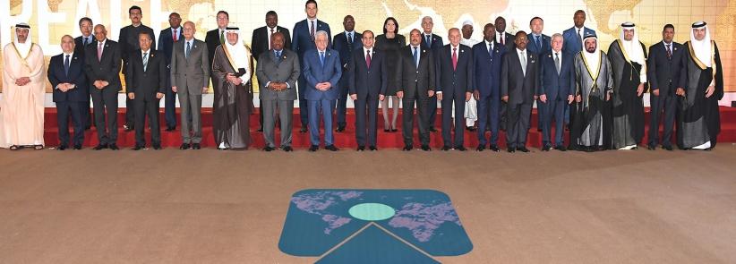 الرئيس يلتقي عددا من الشباب الفلسطينيين المشاركين في منتدى شباب العالم