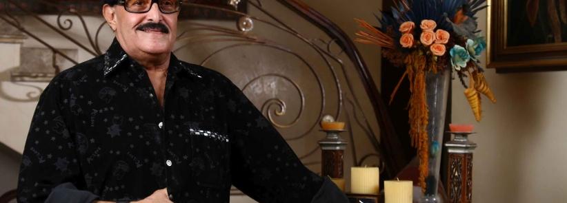 ﻿سمير غانم يسخر من برامج اكتشاف المواهب في عرض مسرحي في السعودية