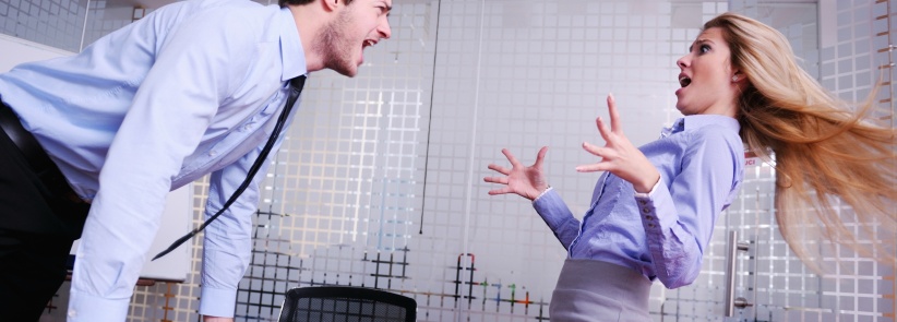 دلائل على كره زملاءك لك في العمل