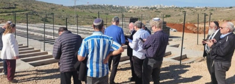 الاحتلال يدفن الموتى بمقبرة استعمارية أقيمت على أراضي الزاوية غرب سلفيت