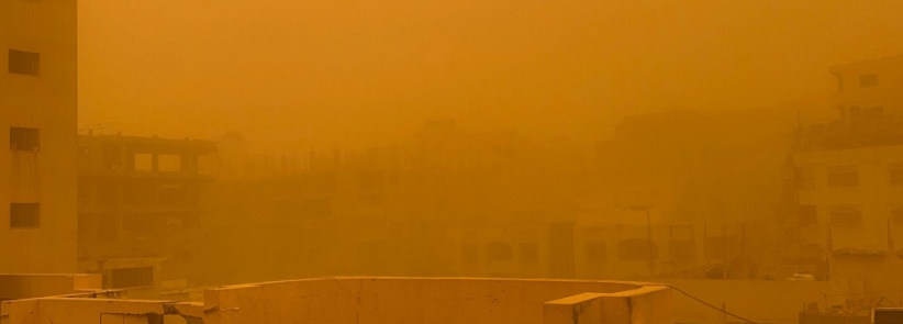 عاصفة رملية تضرب قطاع غزة وتُفاقم مأساة النازحين