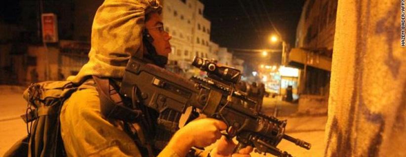 حملة اعتقالات في الضفة وضبط سلاح صيد بالخليل على إثر مقتل جندي