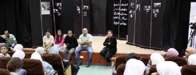 مسرح الحارة وبالشراكة مع مسرح أوغنبلينكس يطلقان مسرحية بعنوان 