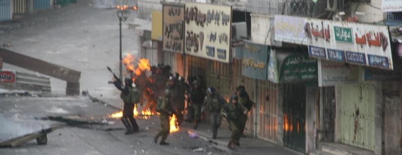 إصابة جندي ومستوطن بجراح في مواجهات بالخليل