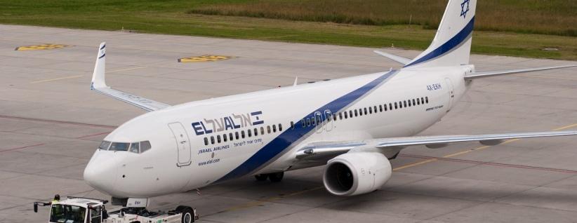 عربة تقتحم حجرة قيادة طائرة اسرائيلية أثناء هبوطها