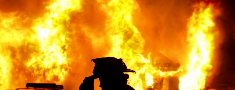 يوم أمس : اصابة 3 اطفال بحريق منزلهم بخانيونس