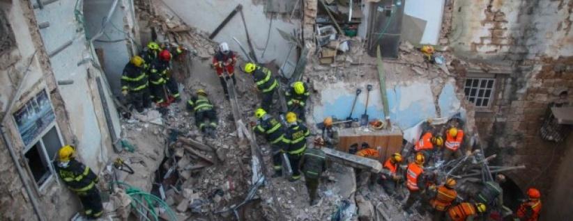 مصرع خمسة فلسطينيين اثر انفجار اسطوانة غاز وانهيار مبنى بمدينة عكا