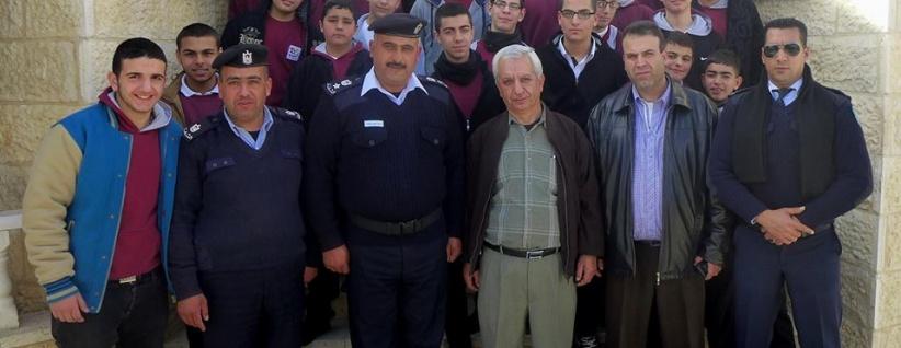 الشرطة تستضيف 40 طالب من كلية تراسنطة في بيت لحم