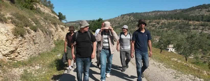 نشطاء:اسرائيل تخطط لاقامة جسر معلق في اراضي المخرور