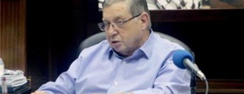 القاء قنبلتين على بلدية نابلس والموظفون يعلقون الدوام