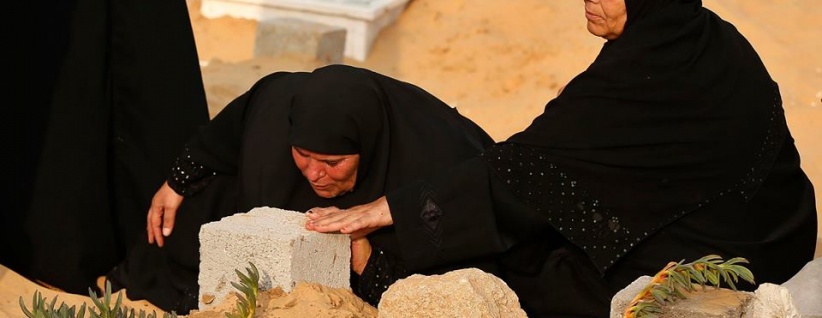 فجر العيد بغزة: شهيد متأثرا بجراحه وارتفاع عدد الشهداء الى 1035