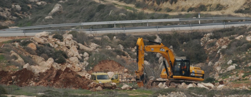 الاحتلال يجرف اراضي زراعية غرب بيت لحم