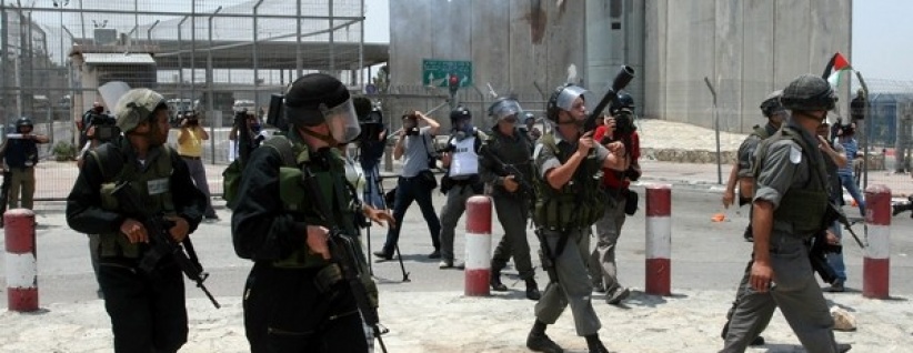 مستوطن يطلق النار بالقرب من حاجز حزما