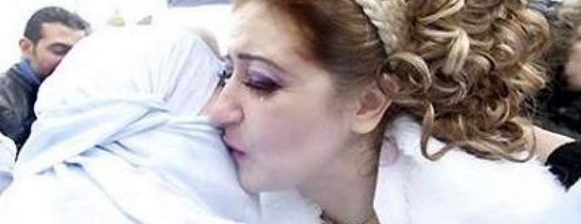 طلاق العروس وأمها يوم زفافها