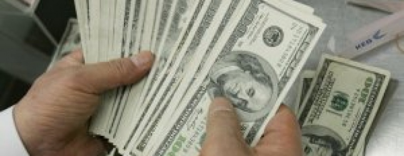 تسليم 5 الاف دولار لكل عائلة شهيد في غزة