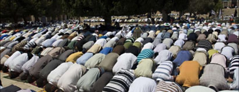 350 ألف مصلٍ يؤدون الجمعة بالأقصى