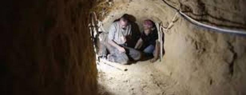 فقدان 7 عمال بانهيار نفق على حدود رفح