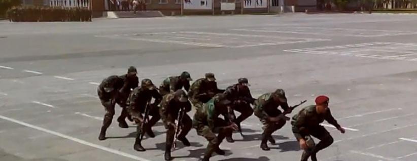 بالفيديو - رقصة طلاب وضباط إفريقيين