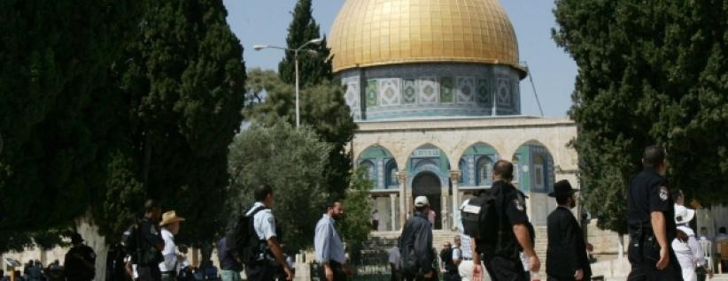 عشرات المستوطنين يقتحمون الأقصى بحراسة مشددة