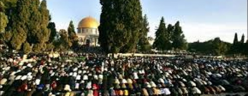 الاحتلال يمنع صلاة الغزيين بالأقصى بعد صاروخ الليلة