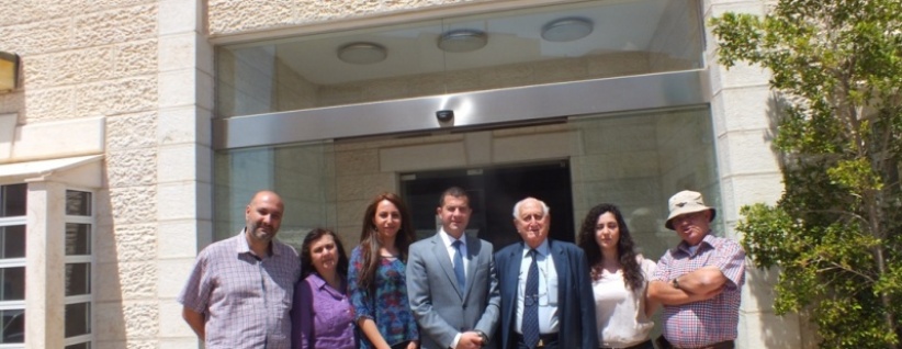 وفد من مؤسسة تطوير بيت لحم 2000 الفلسطينية في التشيلي يزور مركز بيت ساحور الطبي