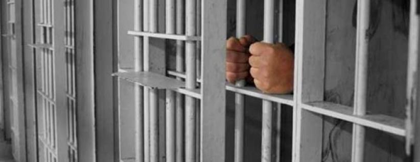 الاحتلال يواصل عزل أسرى في سجن 