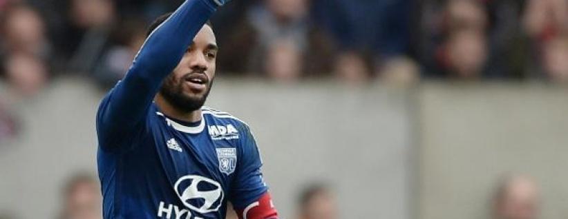 هداف الدوري الفرنسي يريد البقاء في ليون