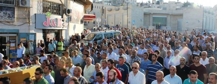 مئات المواطنين يشيعون جثمان المواطنة امل عودة من بيت ساحور