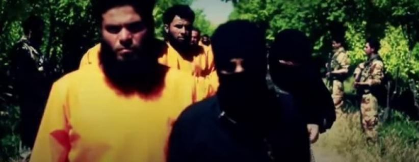 فيديو مروع ... اعدام 18 عنصرا من داعش على يد جيش الاسلام