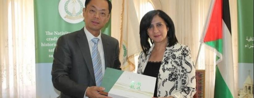 السفير الصيني يزور بلدية بيت لحم ويبدي رغبته الشديدة في التعاون المشترك