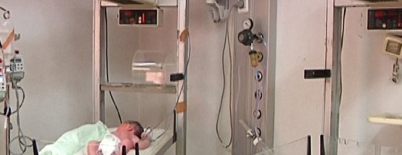 أسير يرزق بمولودين من نطف مهربة