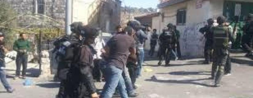 اعتقال 4 مقدسيين من عائلة واحدة بعد الاعتداء عليهم