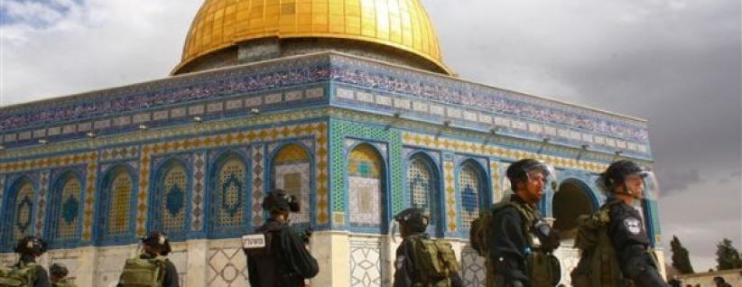 قوة عسكرية نسائية تقتحم الأقصى لقمع المرابطات