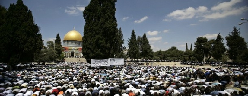 220 الفاً يؤدون صلاة العيد في الاقصى